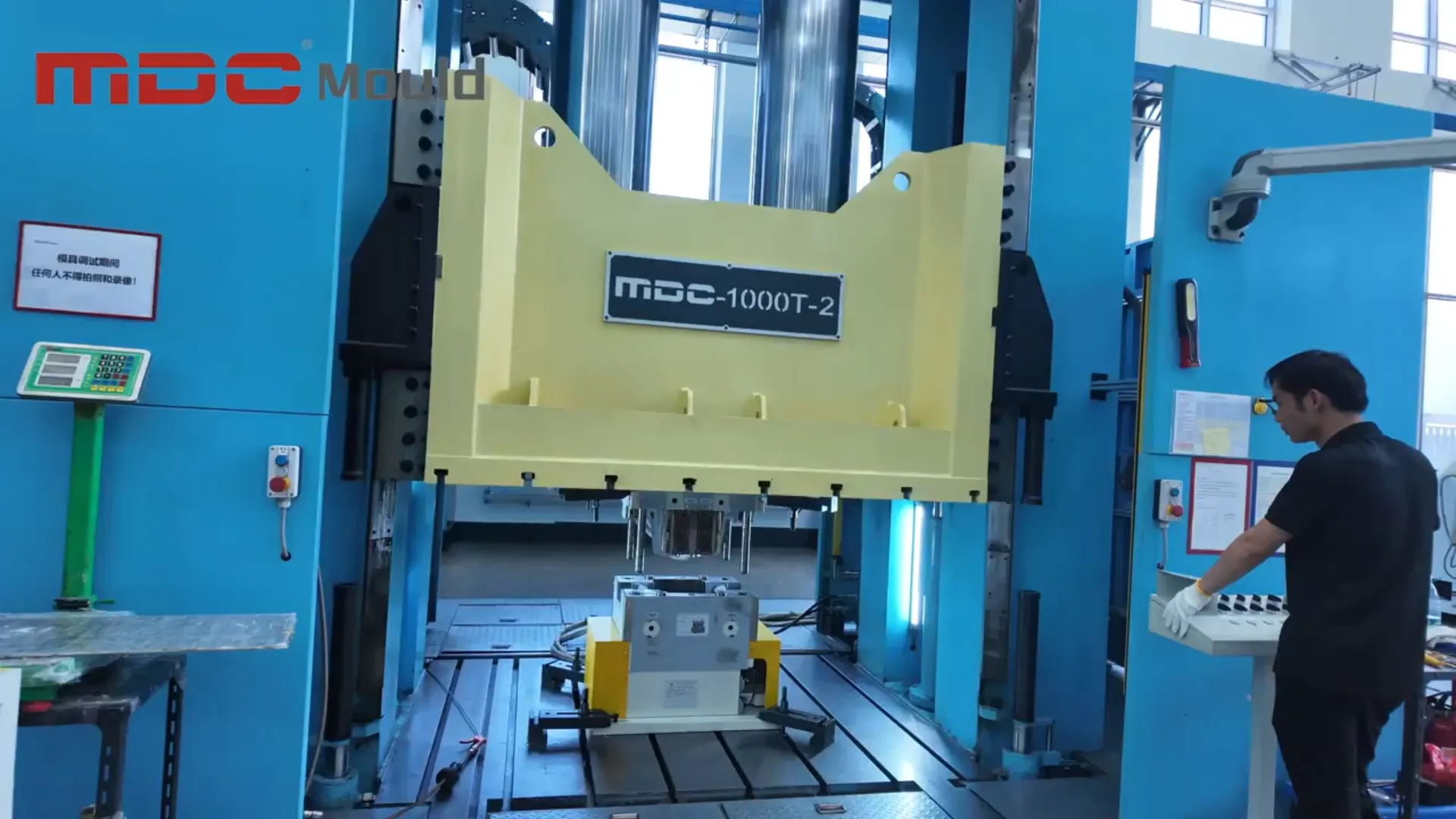 預熱模壓模具:提升復合材料模塑效率與質量